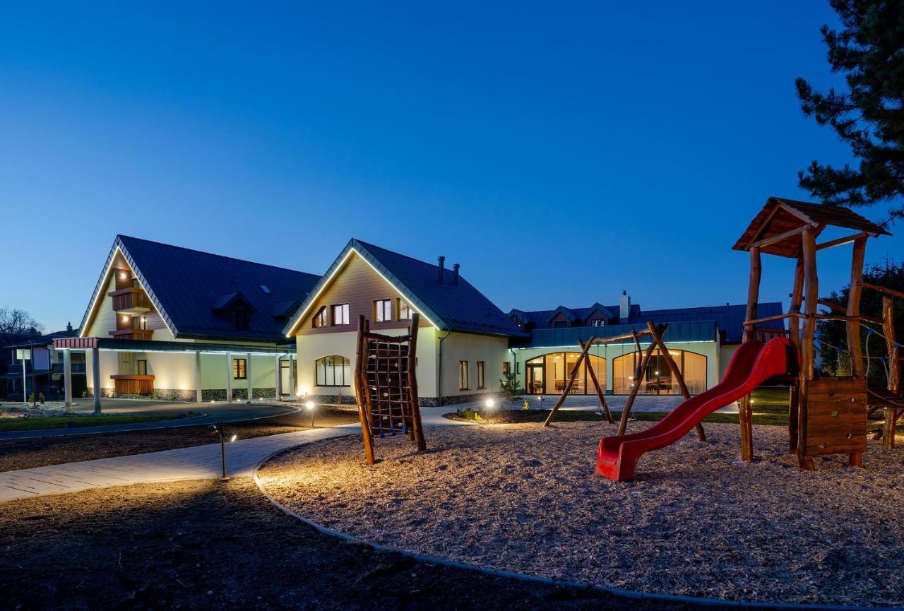 Hotel Demaenova **** Ліптовський Мікулаш Екстер'єр фото