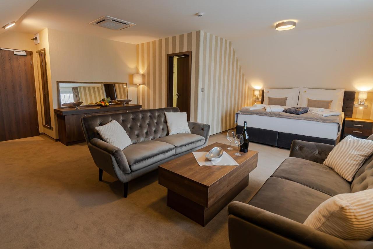 Hotel Demaenova **** Ліптовський Мікулаш Екстер'єр фото