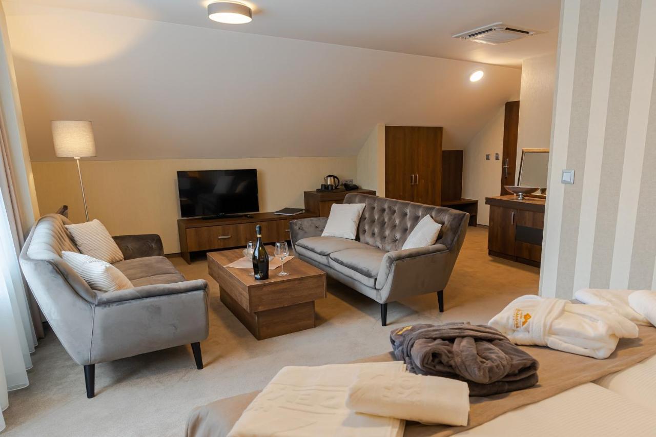 Hotel Demaenova **** Ліптовський Мікулаш Екстер'єр фото