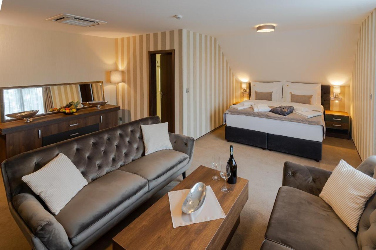 Hotel Demaenova **** Ліптовський Мікулаш Екстер'єр фото