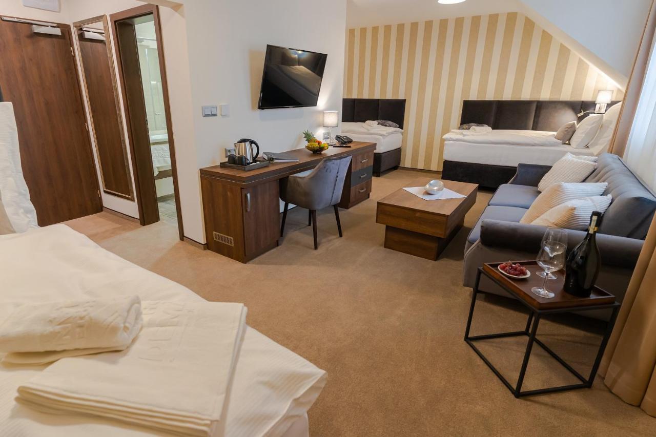 Hotel Demaenova **** Ліптовський Мікулаш Екстер'єр фото