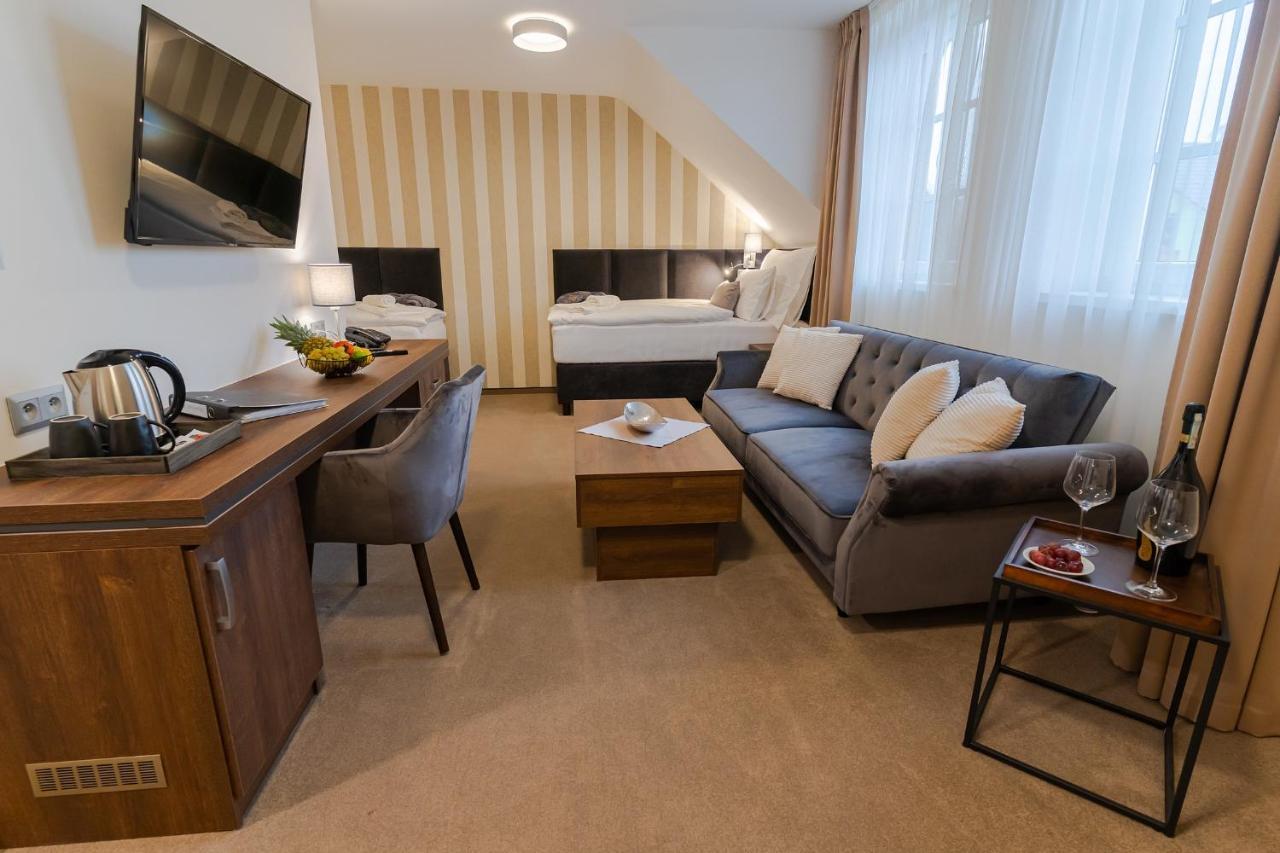 Hotel Demaenova **** Ліптовський Мікулаш Екстер'єр фото