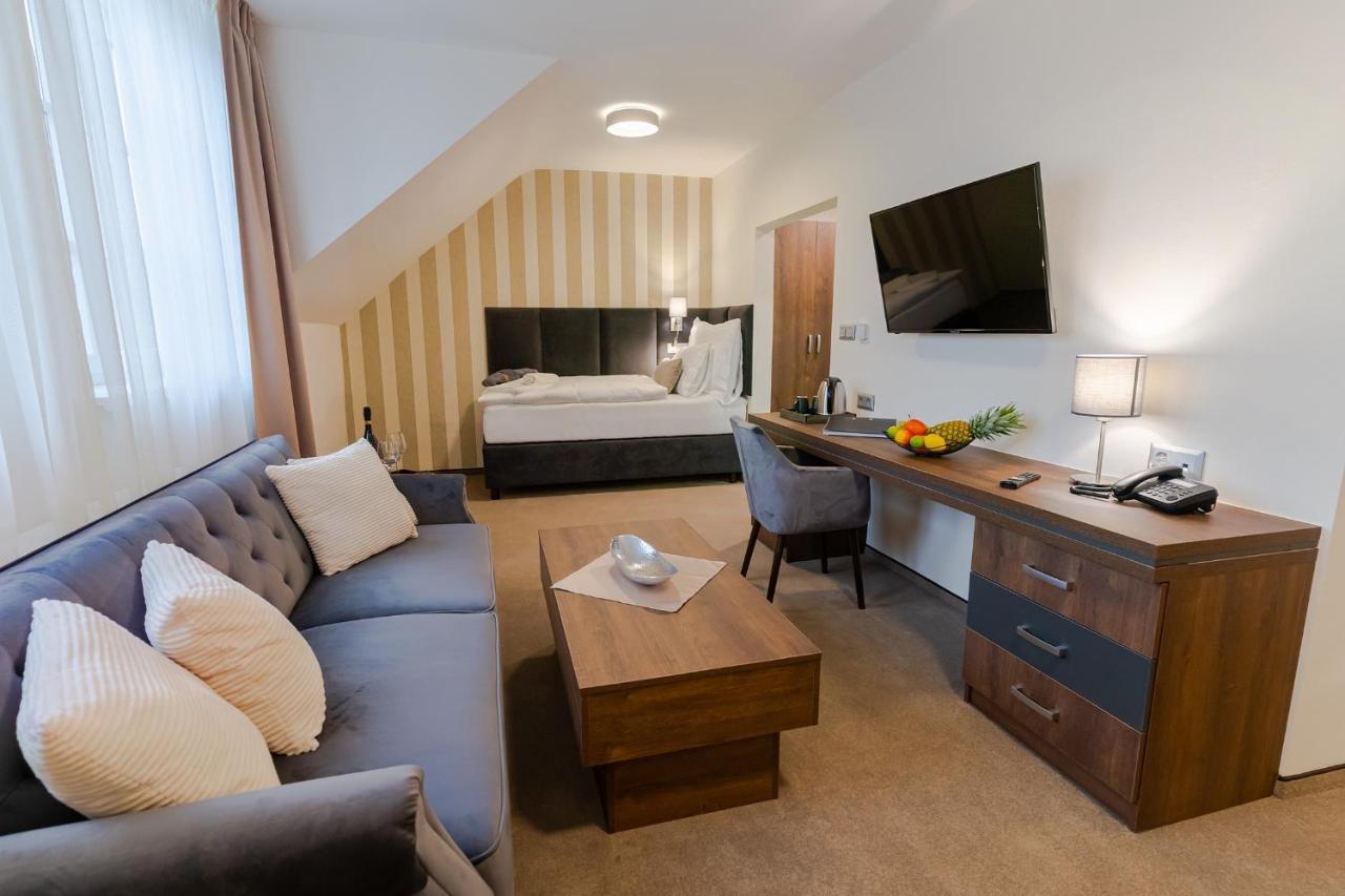 Hotel Demaenova **** Ліптовський Мікулаш Екстер'єр фото