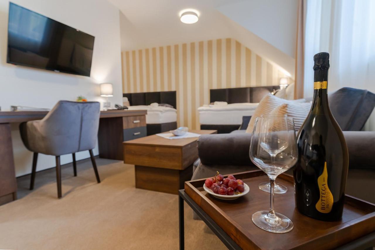 Hotel Demaenova **** Ліптовський Мікулаш Екстер'єр фото