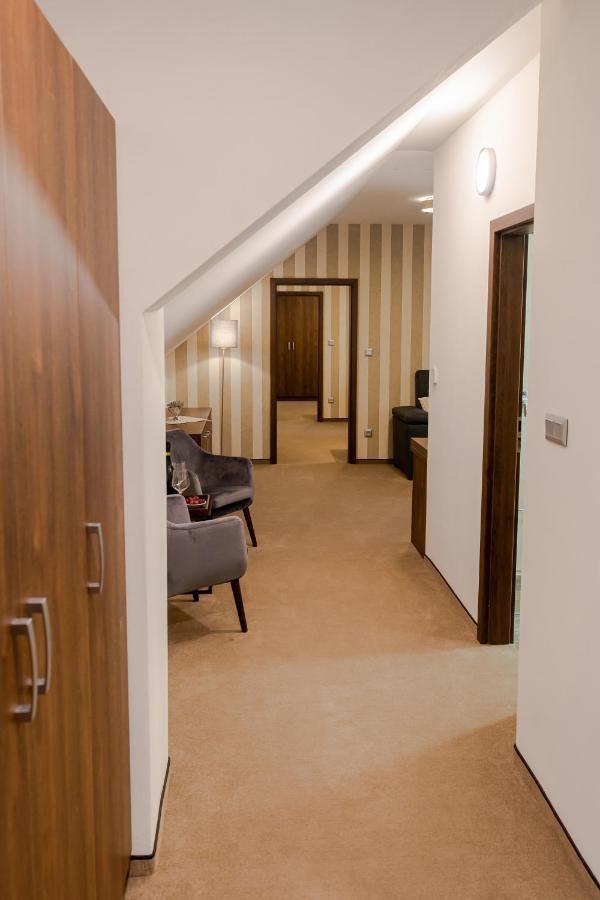 Hotel Demaenova **** Ліптовський Мікулаш Екстер'єр фото